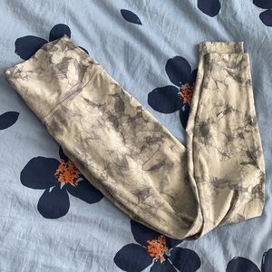 Grey Lululemon Tye Dye Pattern Leggings Size 6